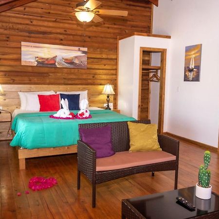 Hotel And Dive Center Roatan Yacht Club French Harbour Экстерьер фото