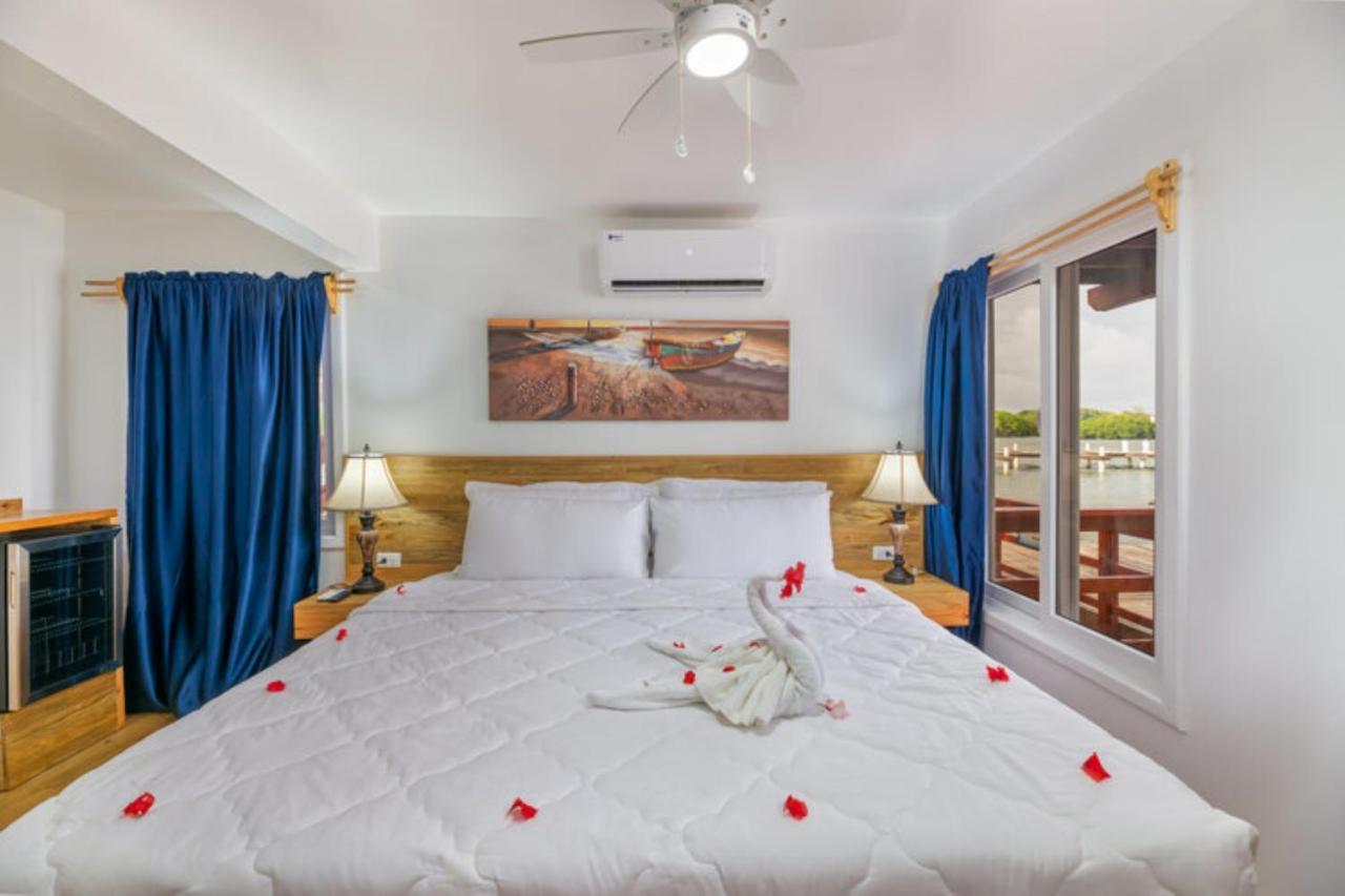 Hotel And Dive Center Roatan Yacht Club French Harbour Экстерьер фото