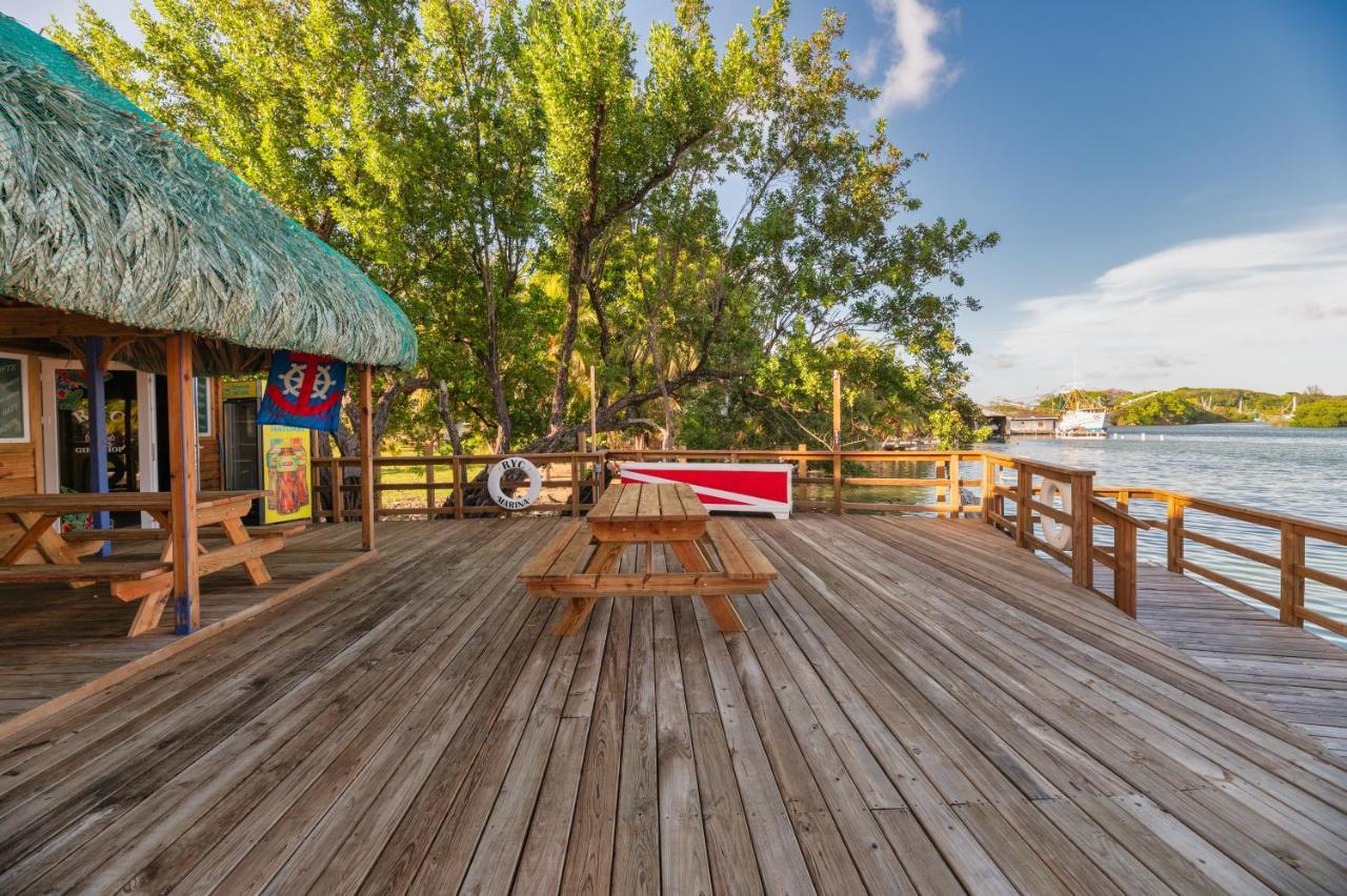 Hotel And Dive Center Roatan Yacht Club French Harbour Экстерьер фото