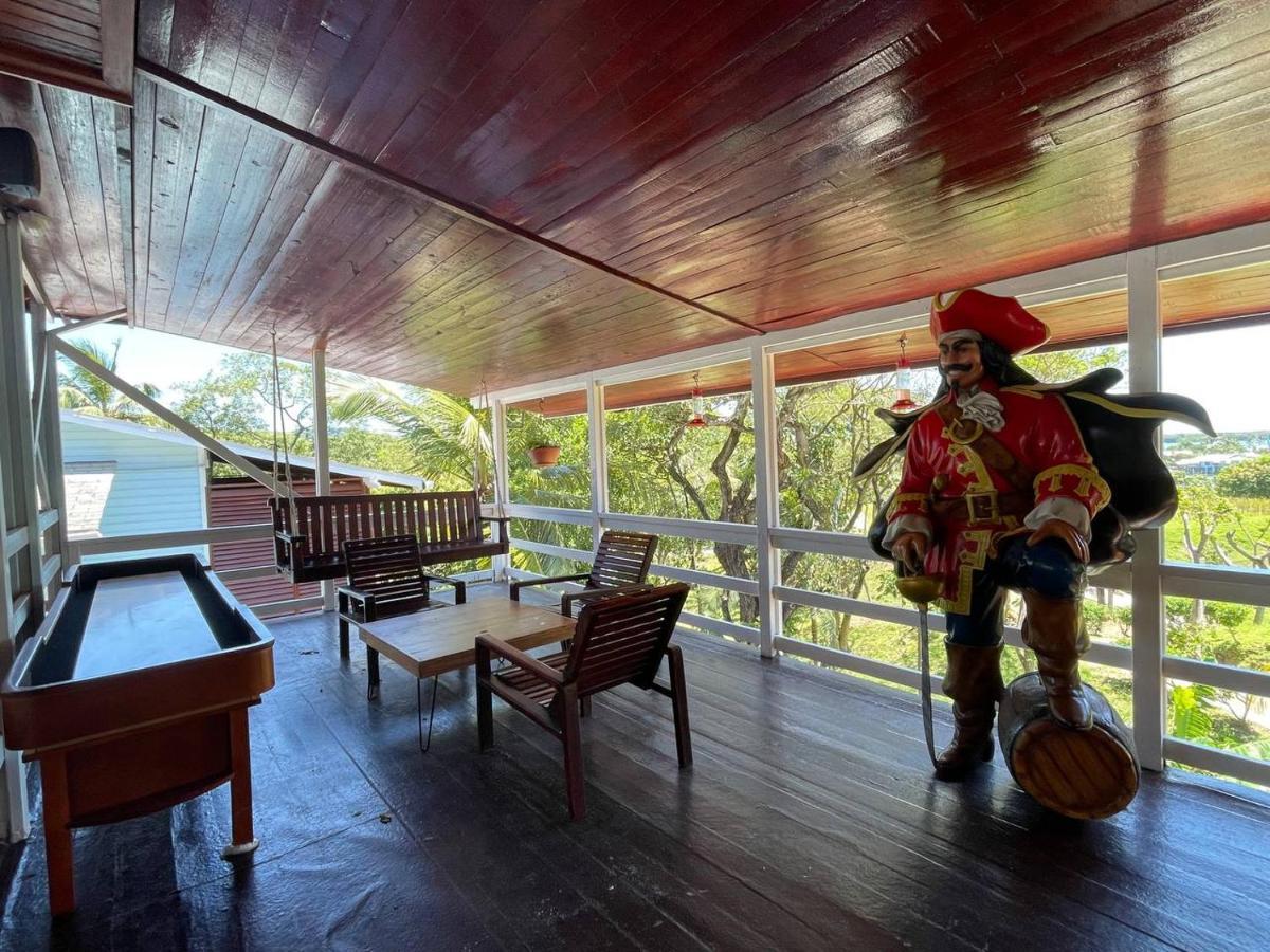 Hotel And Dive Center Roatan Yacht Club French Harbour Экстерьер фото