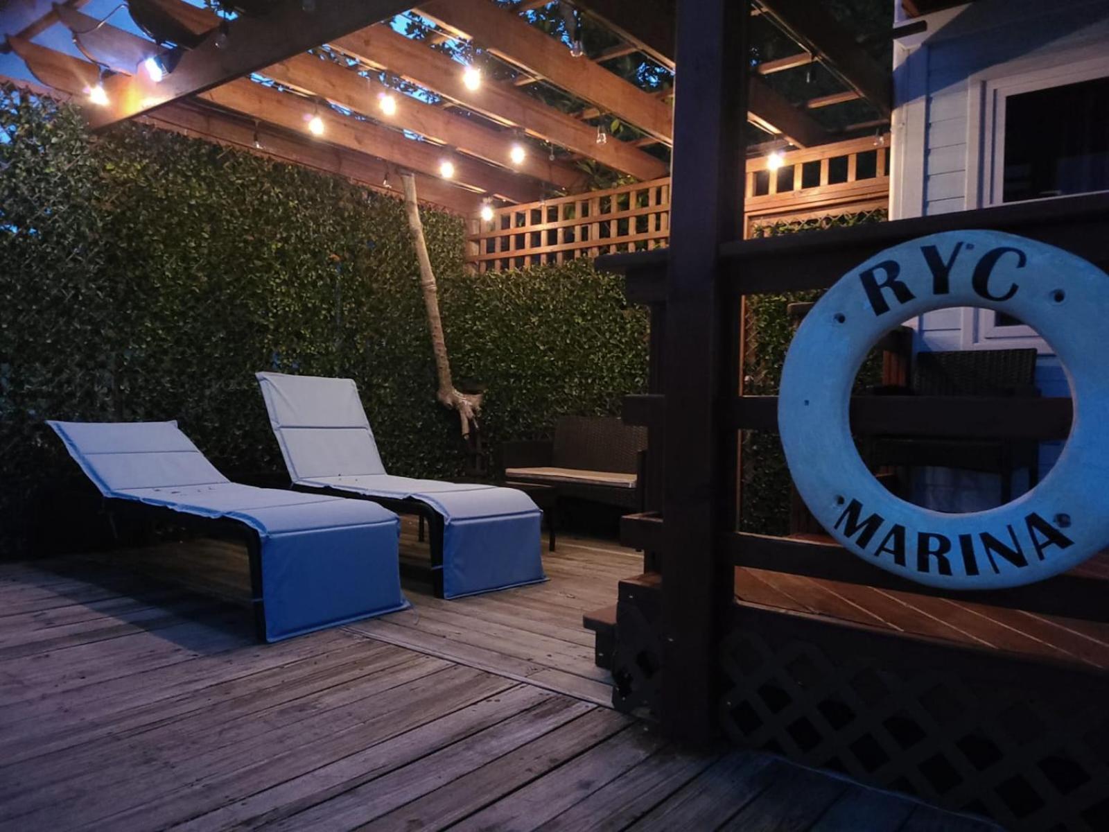 Hotel And Dive Center Roatan Yacht Club French Harbour Экстерьер фото